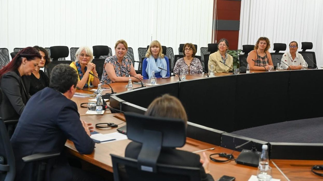 Kurti priti në takim antropologen Janet Reineck Kurti priti në takim antropologen Janet Reineck