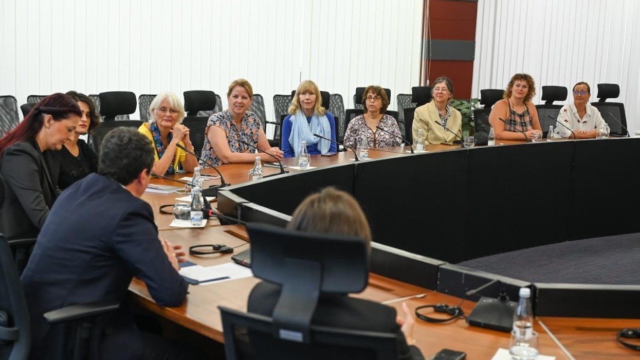 Kurti priti në takim antropologen Janet Reineck