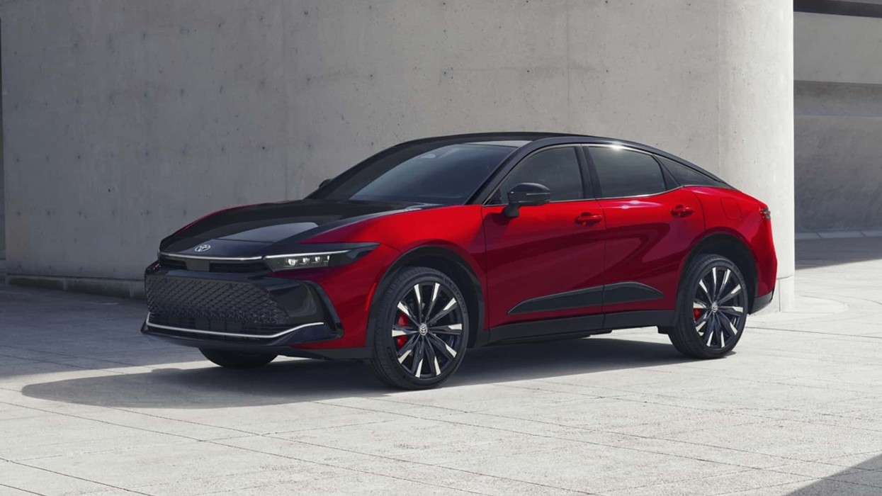 Toyota përmirëson modelin e saj më të sofistikuar me një sistem të ri hibrid