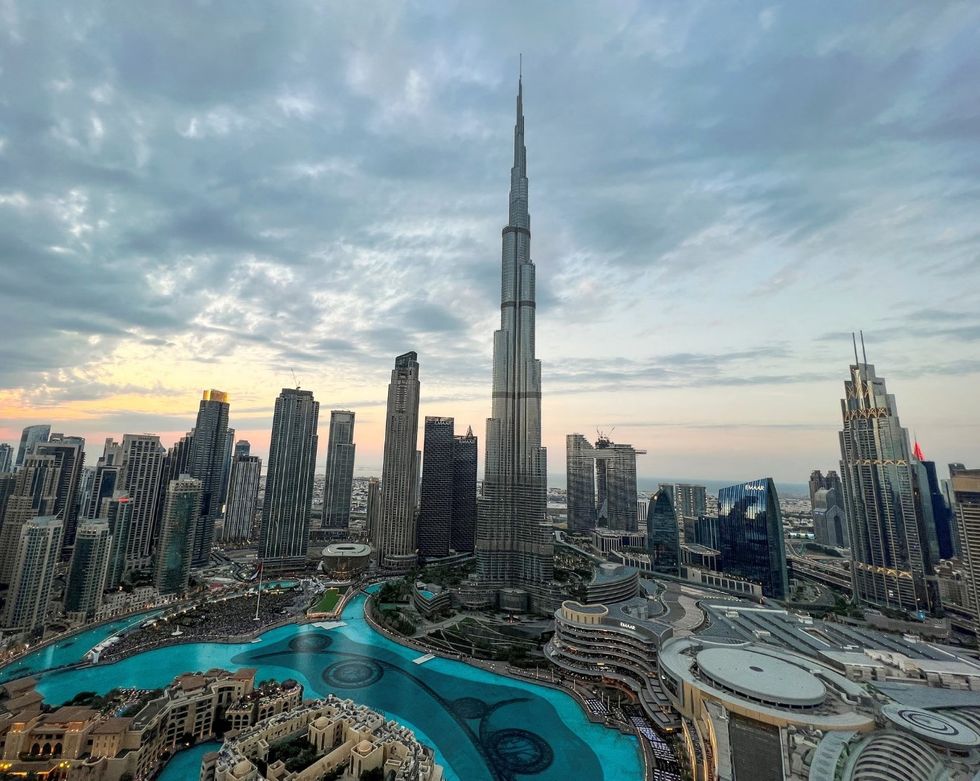 Dubai ofron shpërblime për banorët që joshin miqtë për ta vizituar, ndërsa numri i turistëve bie ndjeshëm