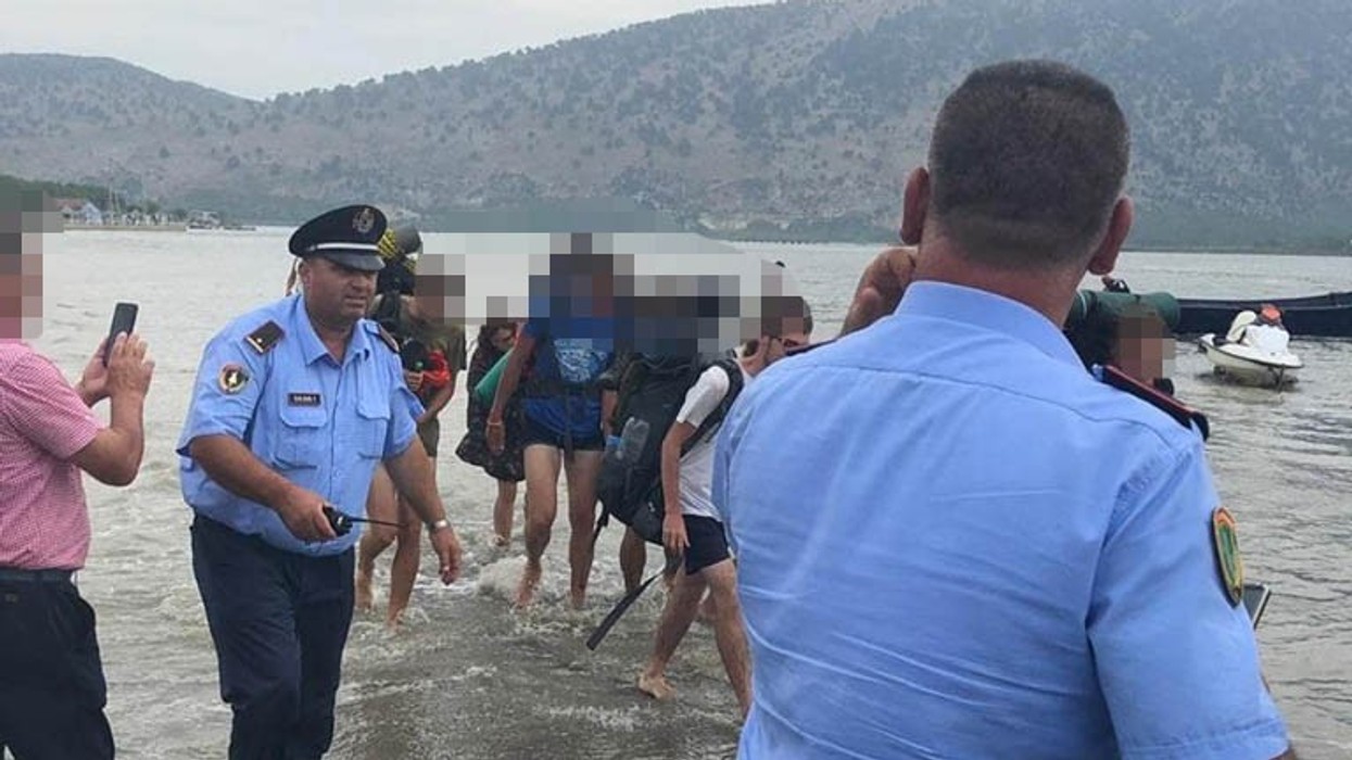 Apeli i Policisë në Shqipëri për mjetet lundruese: Mos dilni në det, pritet përkeqësim i motit