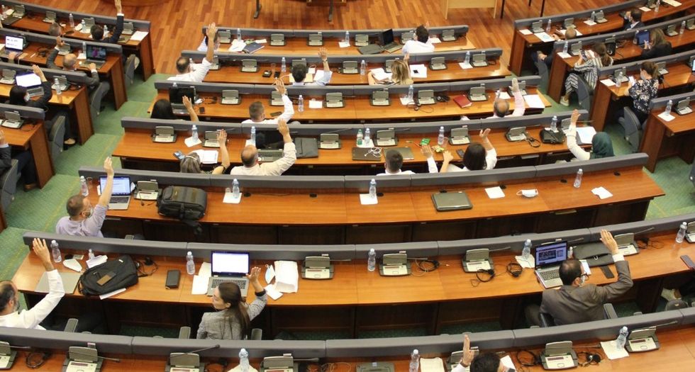 Seanca konstituive pritet në javën e parë të gushtit, a do të arrijnë partitë marrëveshje?