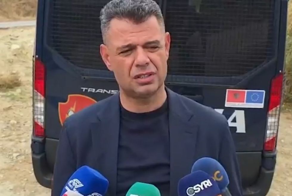 Vrasja në Roskovec, drejtori i policisë në Fier: Autori nuk pranon të dorëzohet, u bë i mundur lirimi i vajzës