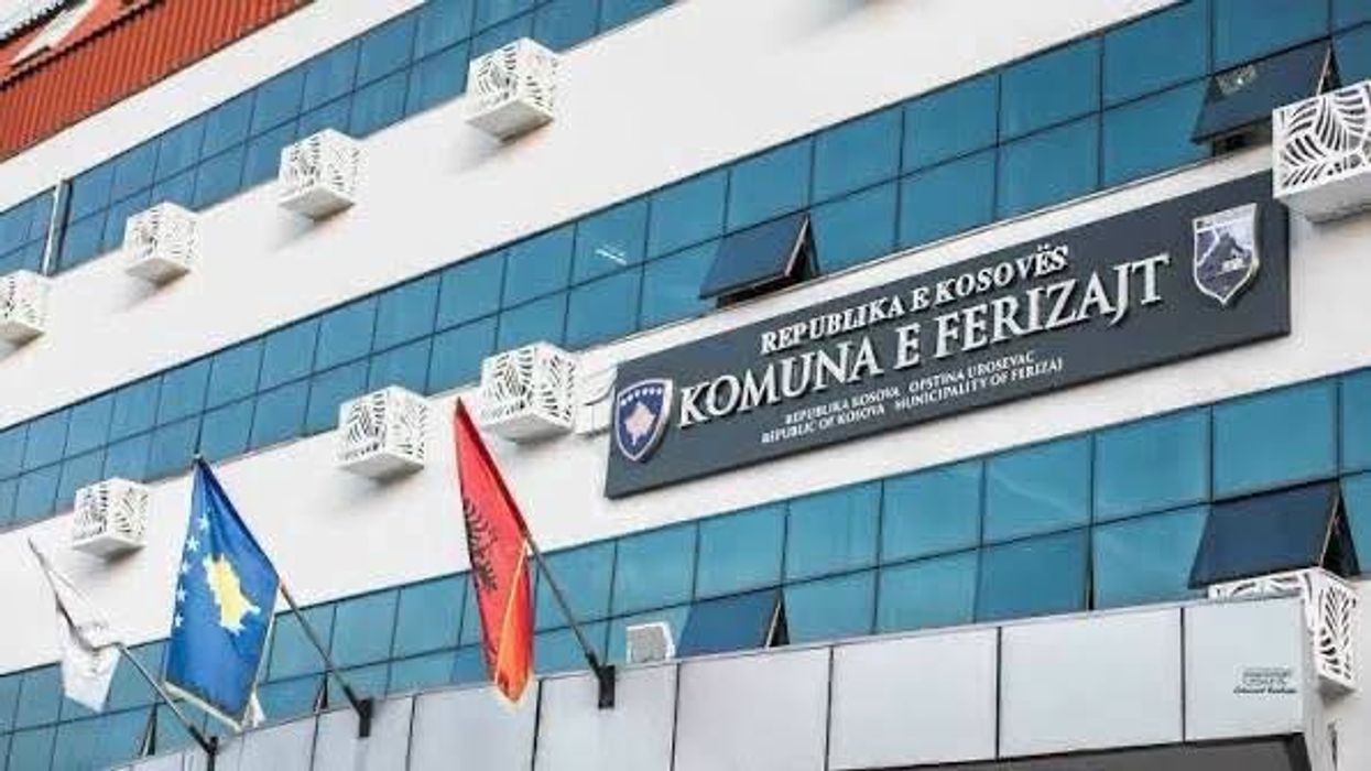 Komuna e Ferizajt vendos rregulla të reja për furnizimin e bizneseve në shesh Komuna e Ferizajt vendos rregulla të reja për furnizimin e bizneseve në shesh