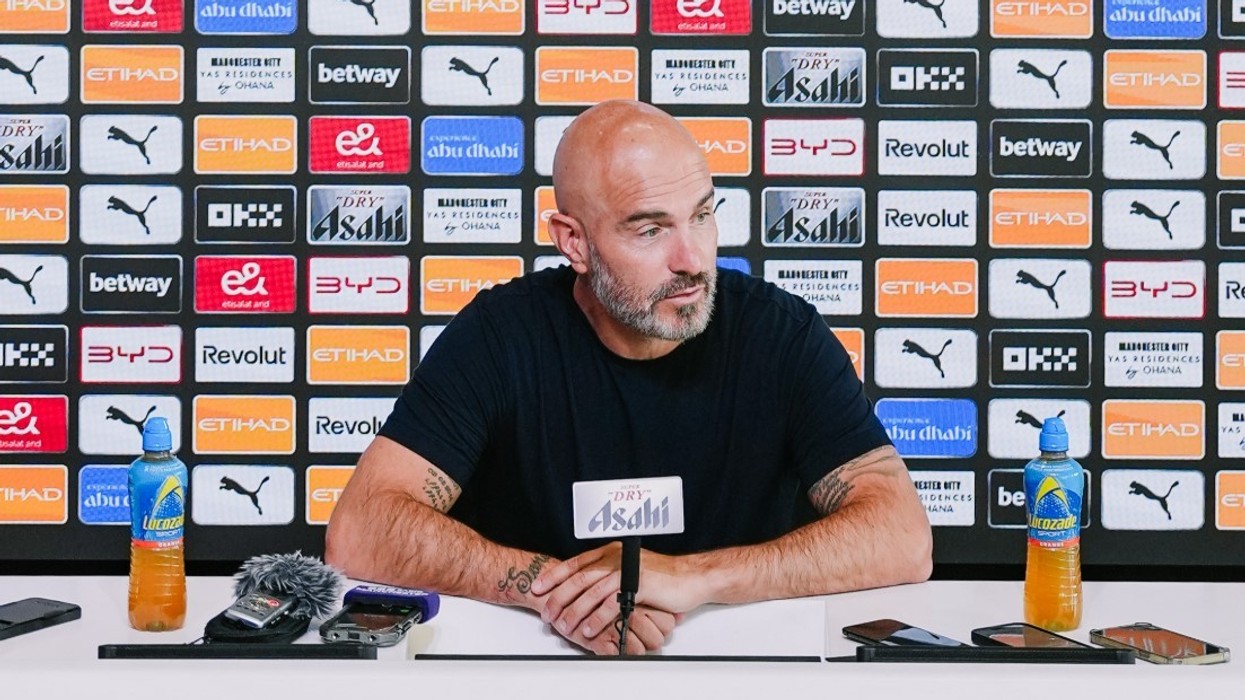 “Ndihem si në shtëpi”, Enzo Maresca flet në konferencën e parë si trajner i Man Cityt