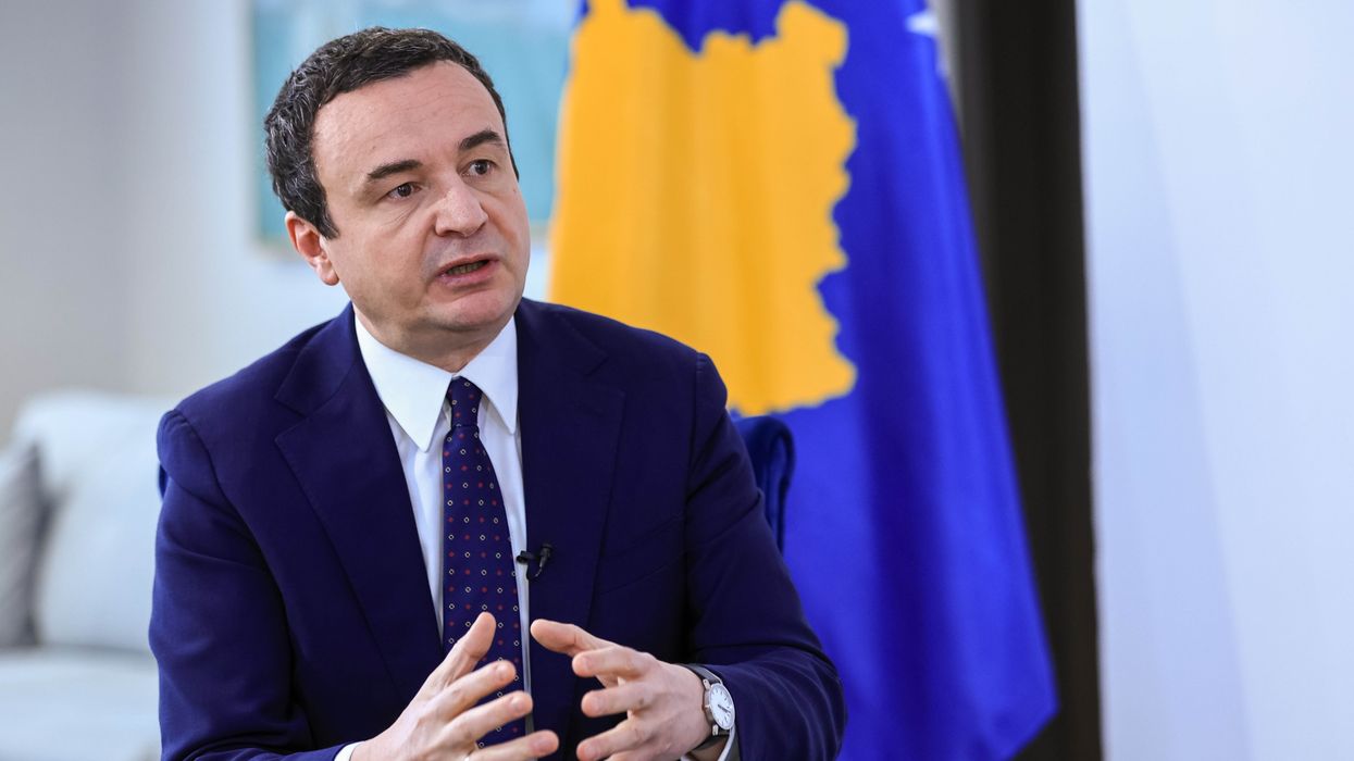 Kurti i bën thirrje KGJK-së t’i refuzojë kërkesat për tërheqjen e dorëheqjeve të stafit serb Kurti i bën thirrje KGJK-së t’i refuzojë kërkesat për tërheqjen e dorëheqjeve të stafit serb