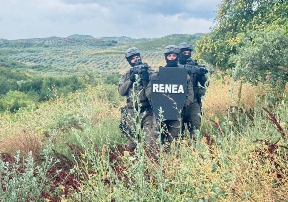 Pas orësh negociatash me RENEA-n, 35-vjeçari qëllon veten në automjet