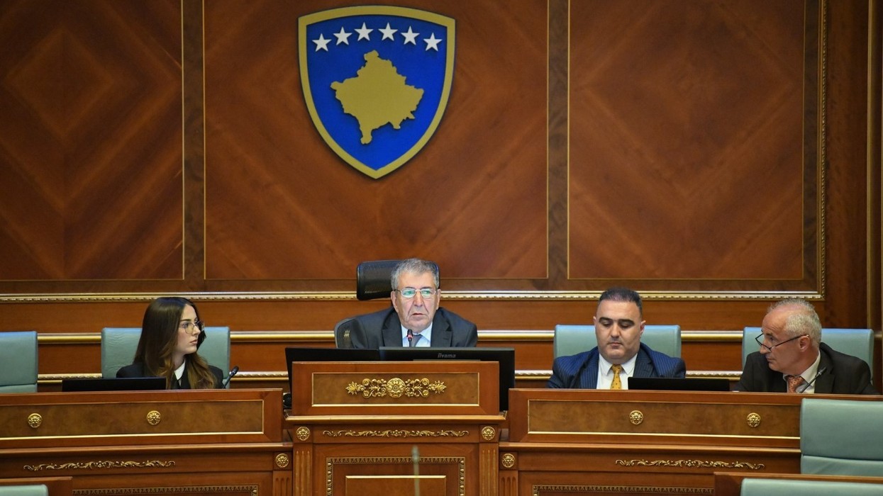 Juristët: Dështimi i konstituimit të Kuvendit dërgon automatikisht vendin në zgjedhje