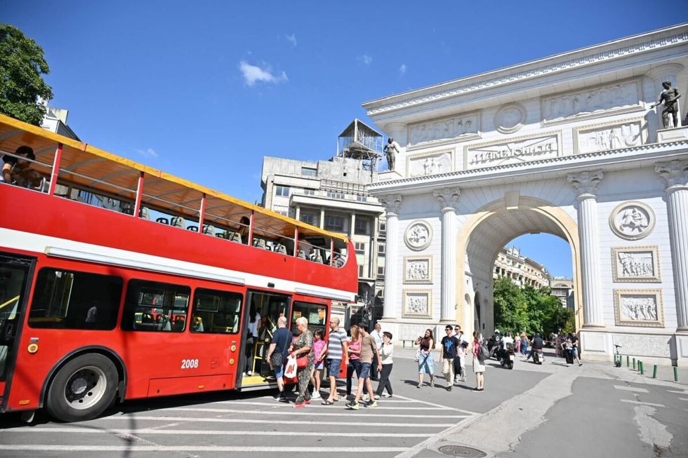 63 vjet nga tërmeti shkatërrues, Qyteti i Shkupit organizoi shëtitje falas për qytetarët me autobus panoramik 63 vjet nga tërmeti shkatërrues, Qyteti i Shkupit organizoi shëtitje falas për qytetarët me autobus panoramik
