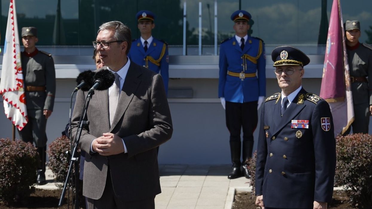 Sërish me kërcënime, Vuçiq para ushtarëve: Kurrë mos e harroni, Kosova është pjesë e Serbisë Sërish me kërcënime, Vuçiq para ushtarëve: Kurrë mos e harroni, Kosova është pjesë e Serbisë