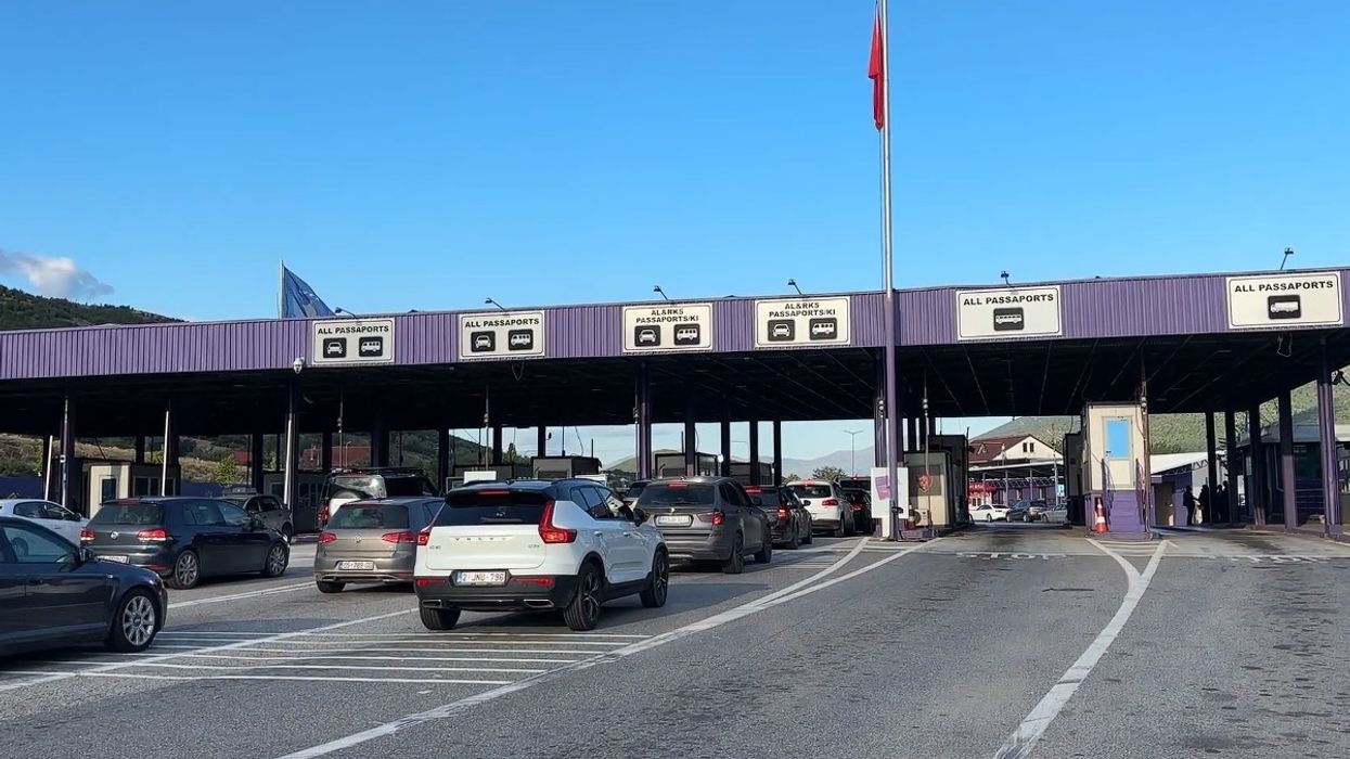 Fluks i madh në Morinë, mbi 11 mijë qytetarë të Kosovës hyjnë në Shqipëri brenda pak orësh Fluks i madh në Morinë, mbi 11 mijë qytetarë të Kosovës hyjnë në Shqipëri brenda pak orësh