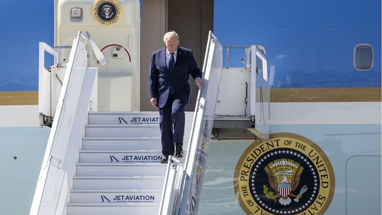 Trump fluturoi nga Turqia me një Air Force One të vjetër pas një kërcënimi të besueshëm nga Irani dhe ‘proksit’ e tij Trump fluturoi nga Turqia me një Air Force One të vjetër pas një kërcënimi të besueshëm nga Irani dhe ‘proksit’ e tij