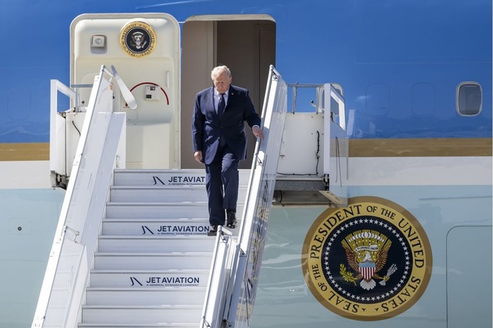 Trump fluturoi nga Turqia me një Air Force One të vjetër pas një kërcënimi të besueshëm nga Irani dhe ‘proksit’ e tij
