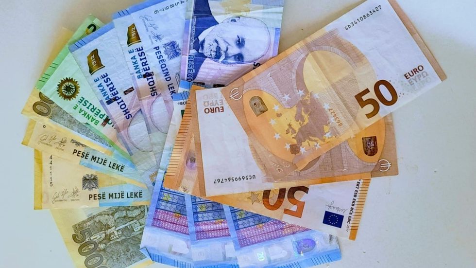 Euro në Shqipëri pas anëtarësimit në BE, ekspertët rendisin përfitimet ekonomike
