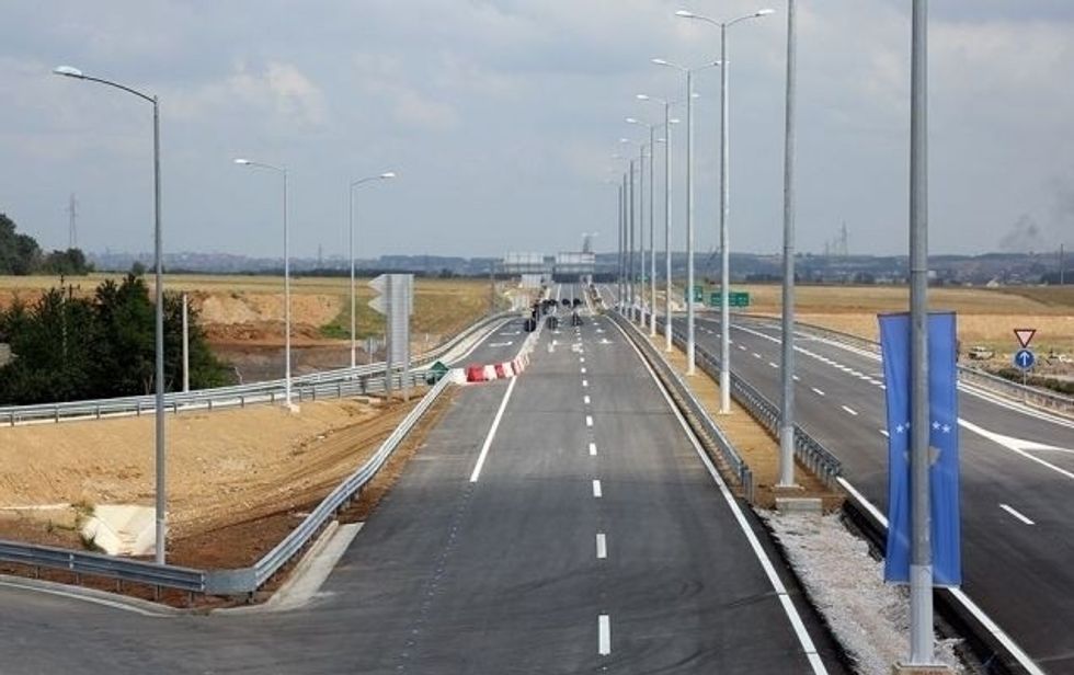 Vazhdojnë ndërhyrjet për mirëmbajtjen e rrugëve dhe rritjen e sigurisë