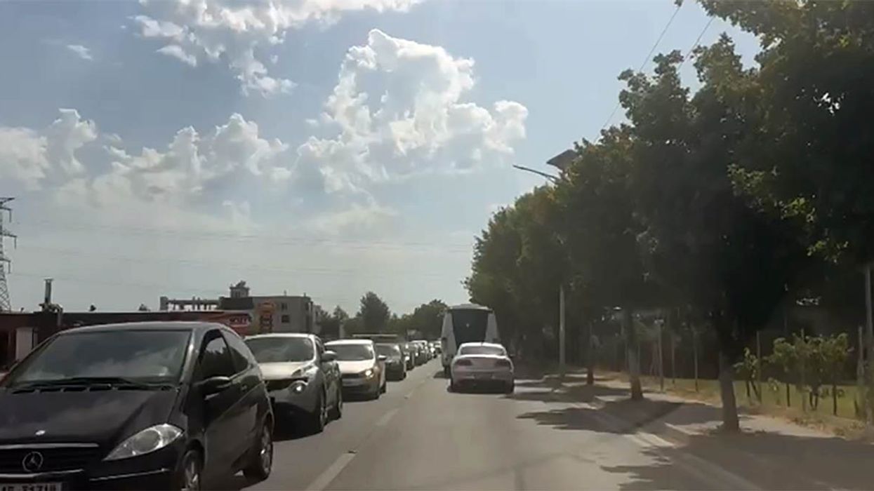 Trafik i rënduar drejt Shëngjinit, fluksi i pushuesve krijon radhë të gjata Trafik i rënduar drejt Shëngjinit, fluksi i pushuesve krijon radhë të gjata