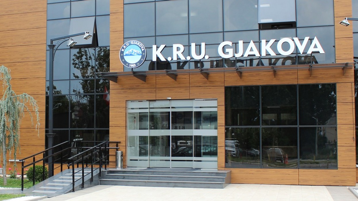 Pas reshjeve dhe përmbytjeve, KRU “Gjakova” ndalon përdorimin e ujit për pije në Rekën e Keqe