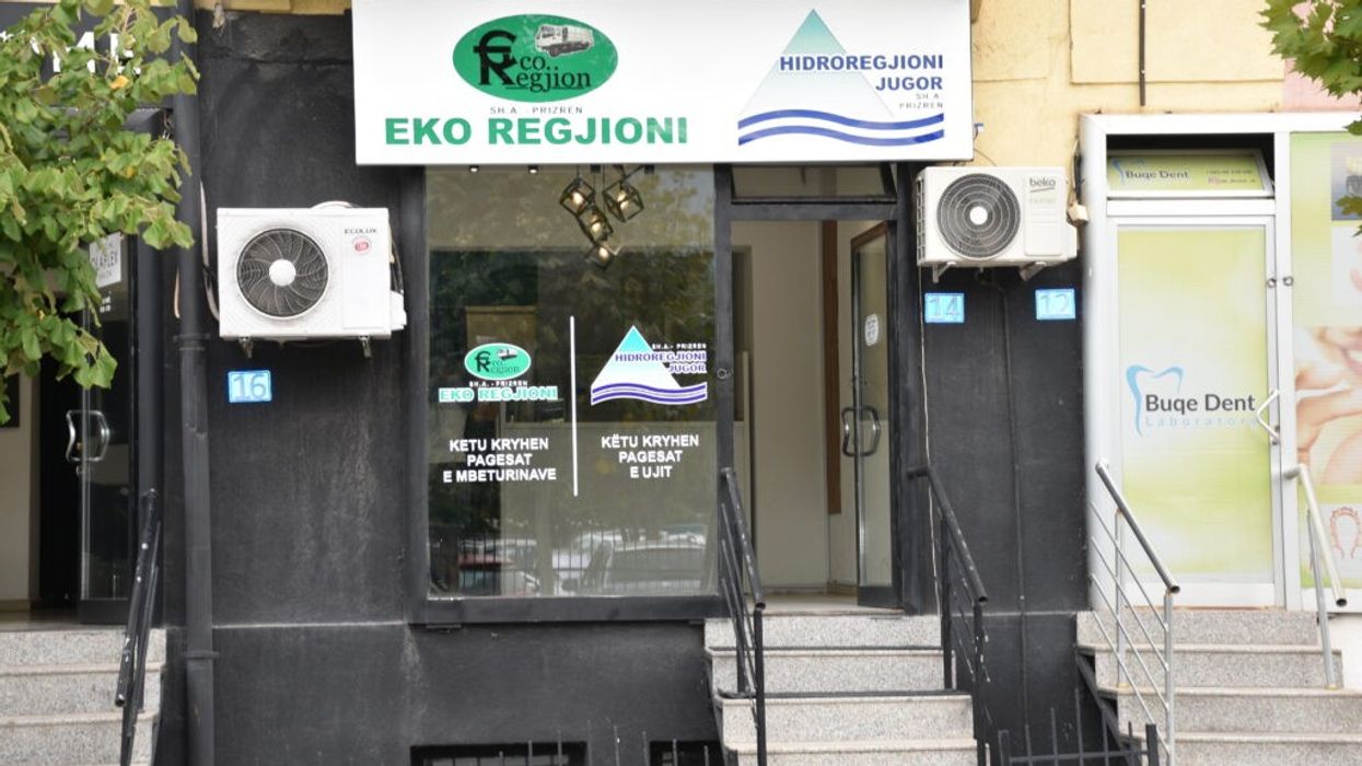 Arrestohet një person në Prizren, dyshohet se sulmoi me sprej katër punëtorë të “Eko Regjionit” Arrestohet një person në Prizren, dyshohet se sulmoi me sprej katër punëtorë të “Eko Regjionit”