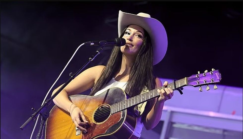 Kacey Musgraves anulon tre koncerte të turneut, përfshirë natën e hapjes, duke lënë fansat të habitur