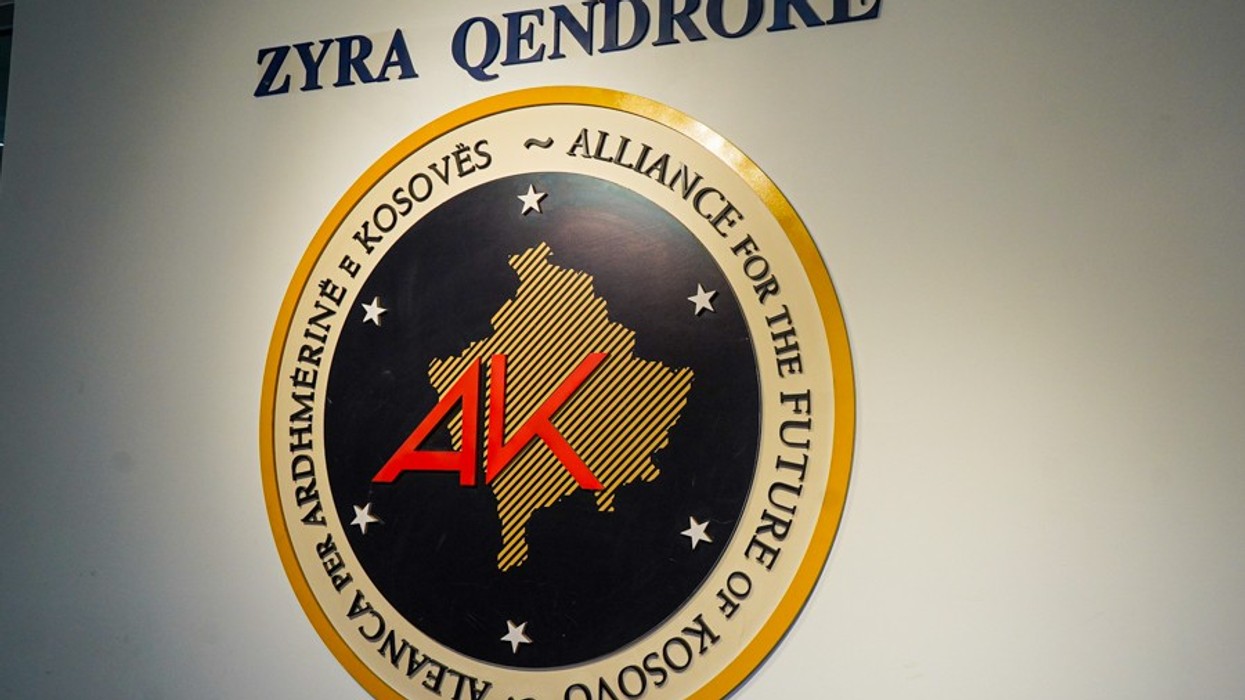 AAK: Profilet e rreme dhe fushatat e dezinformimit po dëmtojnë demokracinë