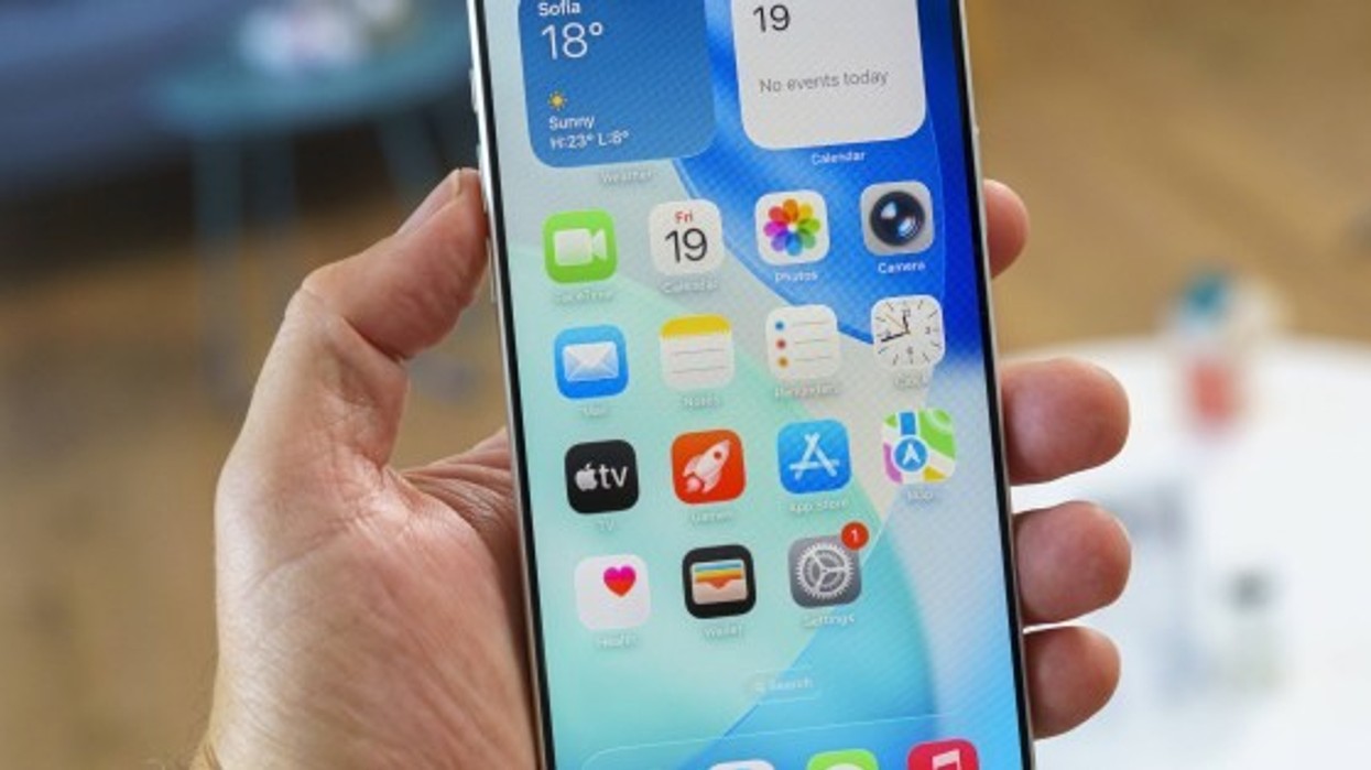 Apple dëshiron të kursejë para në ekranin e iPhone 18 Pro Max