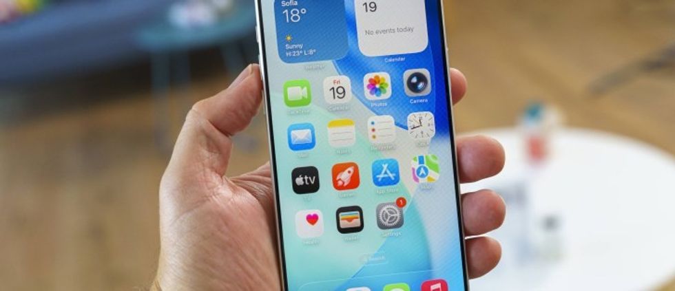 Apple dëshiron të kursejë para në ekranin e iPhone 18 Pro Max