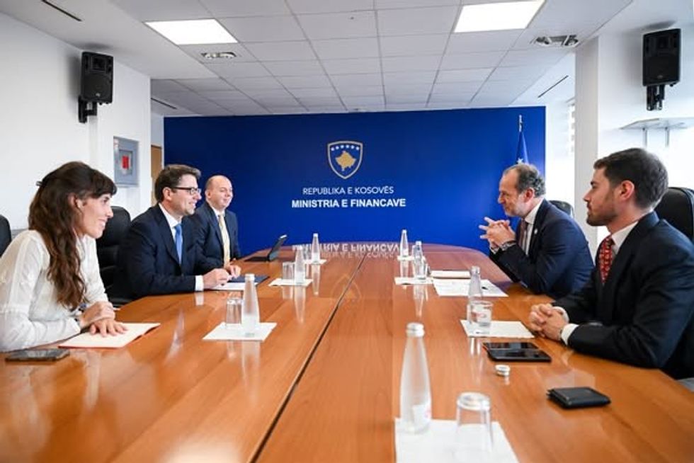 Murati nënshkruan marrëveshje 60 milionë euro me Francën për “Prishtina 2030”