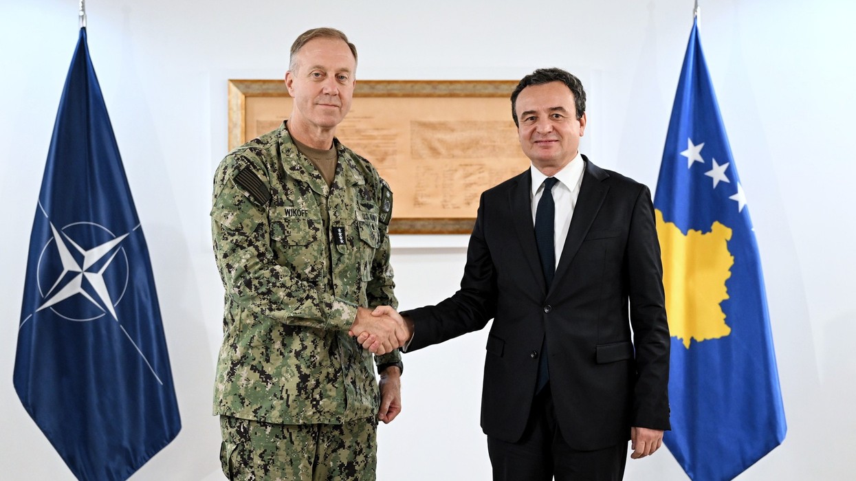 Kurti pret admiralin amerikan Wikoff, diskutohet forcimi i partneritetit me NATO-n
