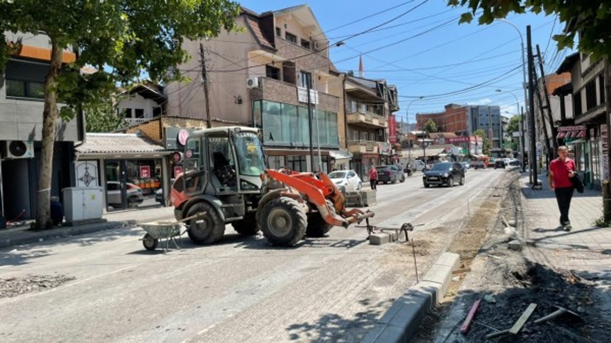 Qytetarët i bllokojnë punimet e komunës te “Xhamia e Llapit” në Prishtinë