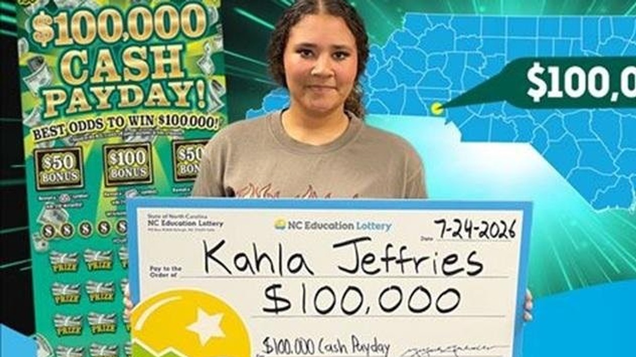 Gruaja nga Karolina e Veriut fiton 100,000 dollarë nga bileta e saj e parë e lotarisë