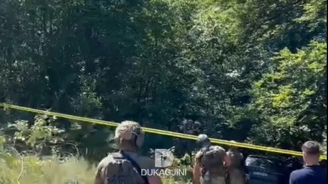 Pamje nga Kalludra e Vogël, dyshohet për varrezë masive – zona ruhet nga njësitet elitare të Policisë së Kosovës