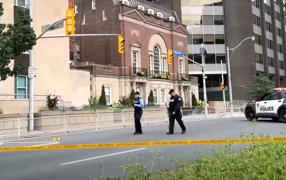Persona të panjohur qëlluan me armë zjarri drejt Konsullatës Amerikane në Toronto