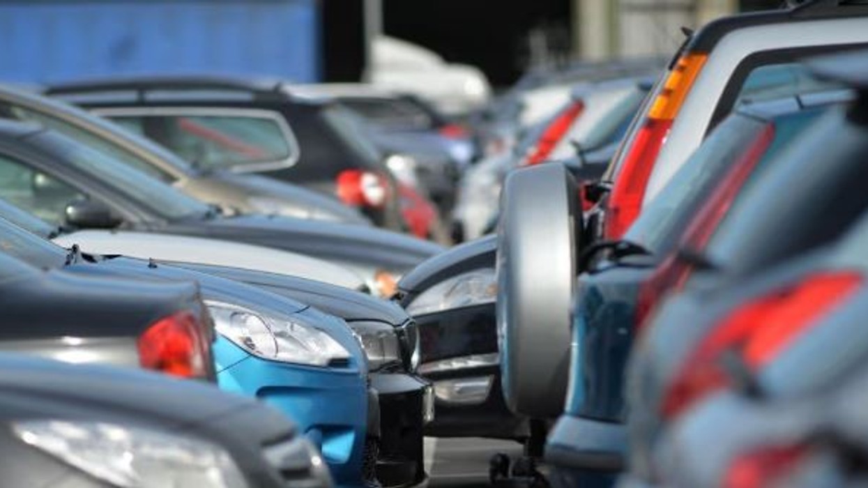 Aksion kundër shmangies së tatimit në Ferizaj, kontrollohen 32 auto-parkingje