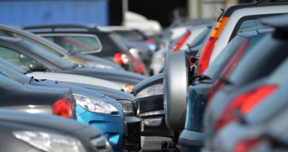 Aksion kundër shmangies së tatimit në Ferizaj, kontrollohen 32 auto-parkingje