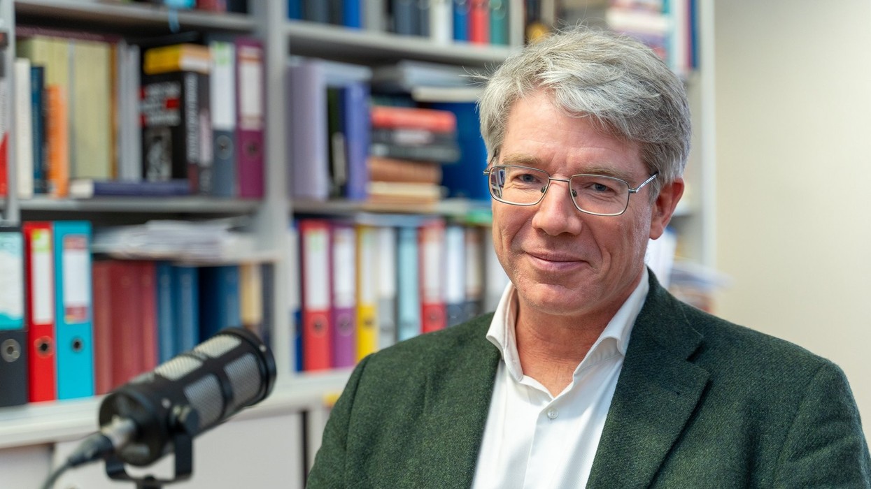“Në Ballkan po lind diçka historikisht krejt e re” - një bisedë me Oliver Jens Schmitt mbi protestat në Shqipëri dhe të kaluarën e rajonit