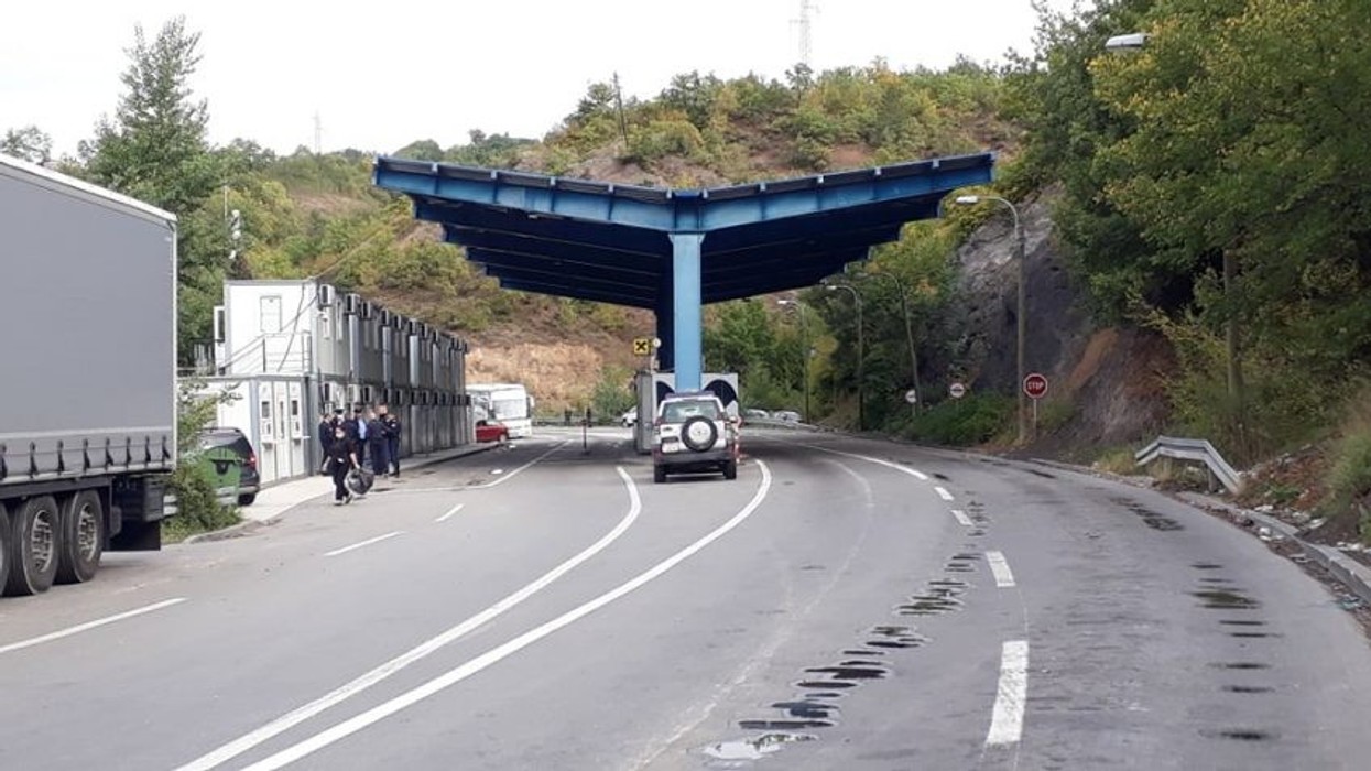 Dy shtetas të Serbisë ndalohen në Jarinjë, dyshohen për falsifikim dhe keqpërdorim kartelash