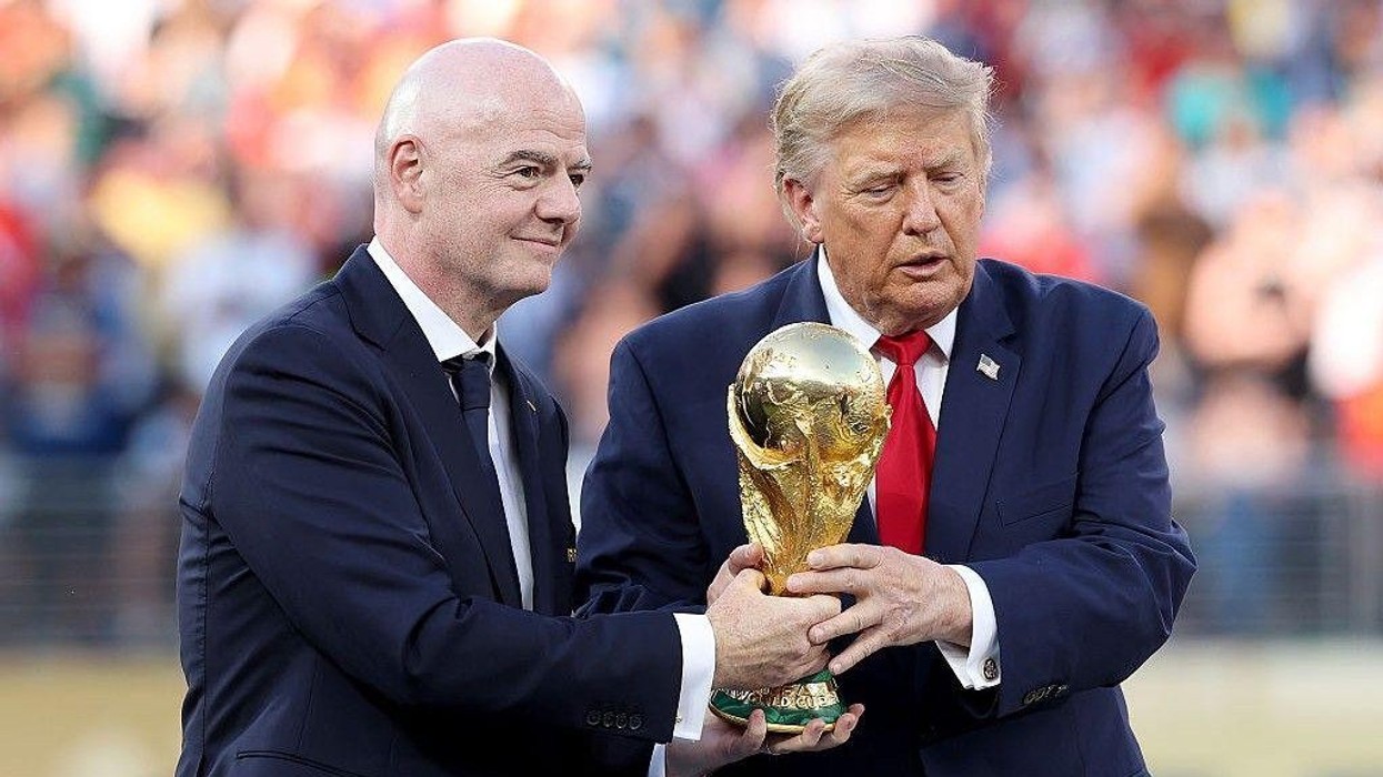 UEFA i reagon ashpër FIFA-s: Nuk mund ta përdorë futbollin për të pasuruar veten dhe miqtë e saj