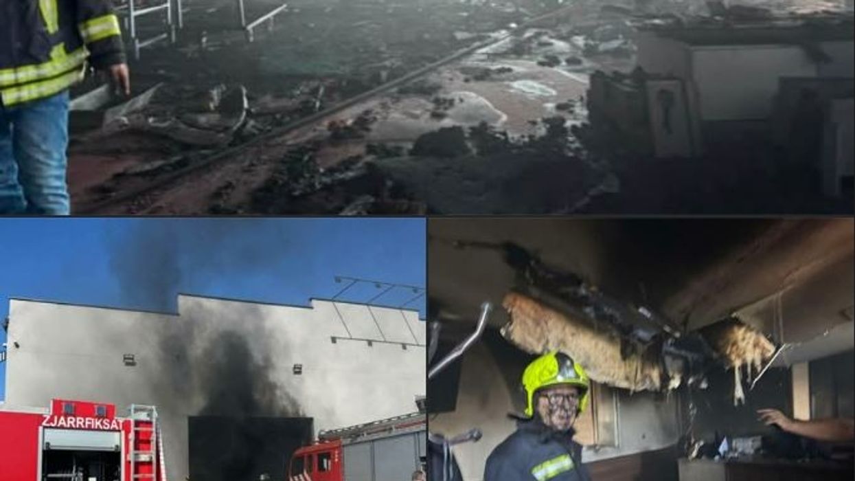 Zjarr në një fabrikë në Gjakovë, zjarrfikësit lokalizojnë flakët Zjarr në një fabrikë në Gjakovë, zjarrfikësit lokalizojnë flakët