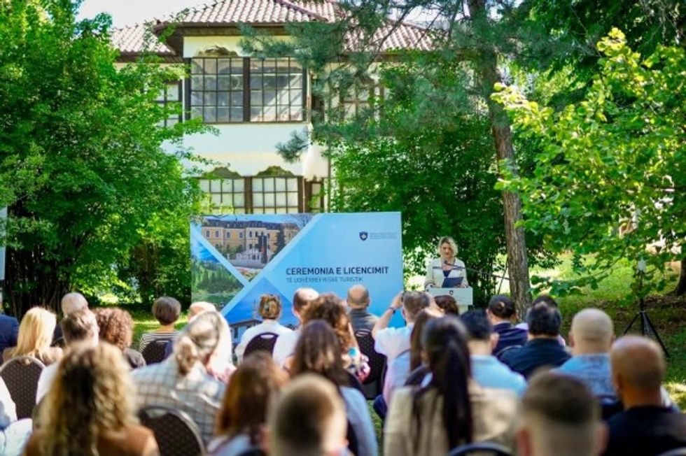 Vendimi i Kosovës për udhërrëfyesit turistikë trazon politikën dhe kishën serbe në Beograd