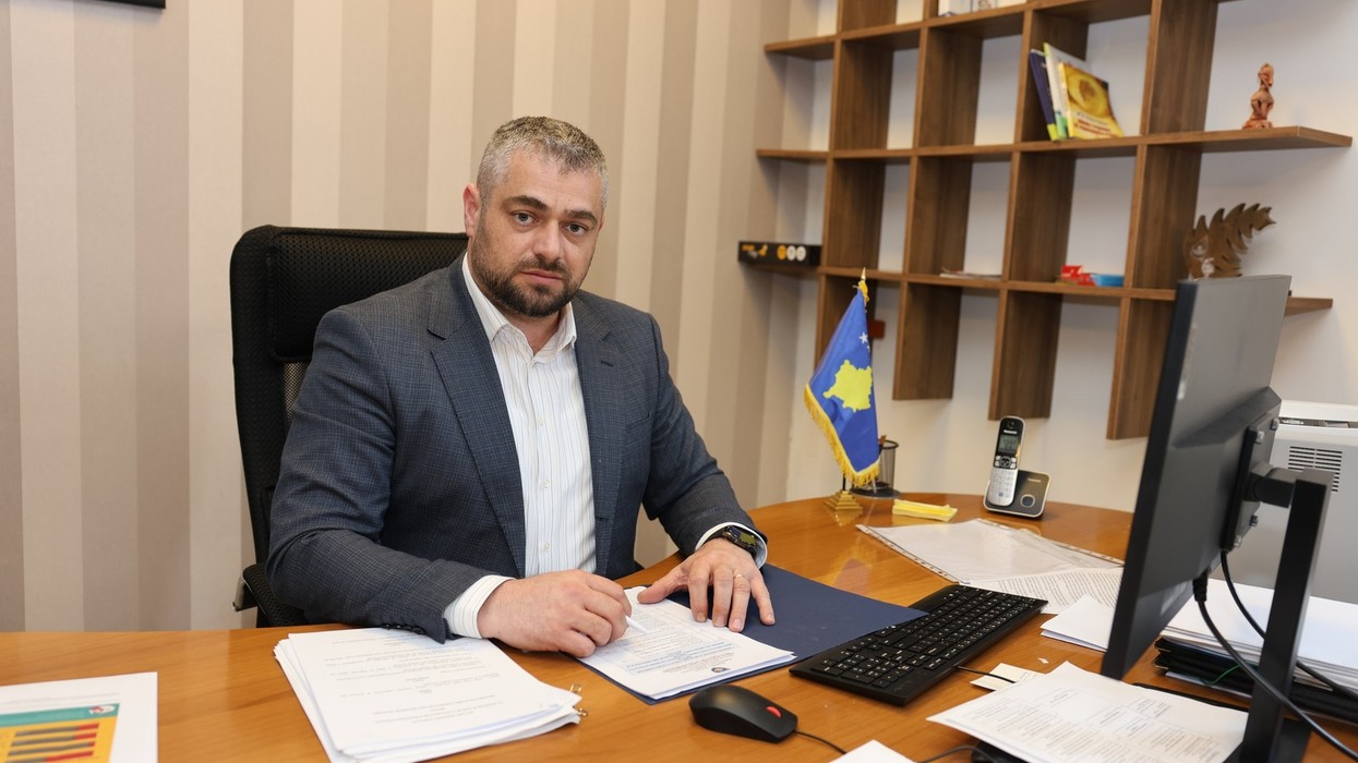 Vdekja e punëtorit në Prishtinë, Hoti: Përgjegjësia të shkojë deri në fund, do të nisim inspektime me dronë