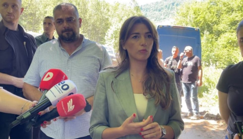 Gërmimet për varrezë masive, Haxhiu: Ne po i kërkojmë të zhdukurit, Vuçiq vazhdon t’i mohojë krimet