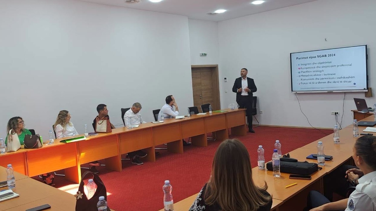 Auditori i Komunës së Kamenicës ligjëroi në Programin Kombëtar për Certifikimin e Auditorëve të Brendshëm