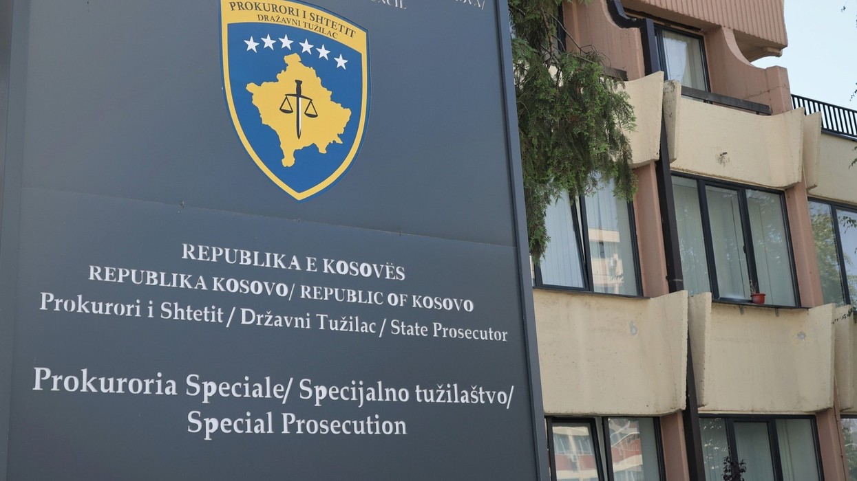 Planifikuan vrasje dhe sulme ndaj bizneseve, gjashtë persona përfundojnë nën aktakuzë