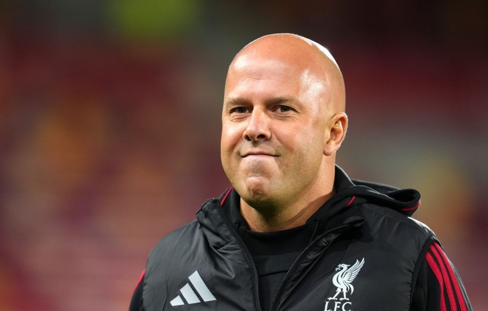 Arne Slot nuk humb kohë pas shkarkimit nga Liverpooli, afër të marrë drejtimin e gjigantit arab