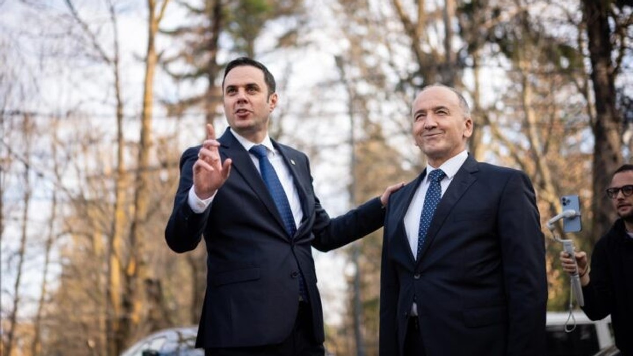 Abdixhiku i mbijetoi nismës së shkarkimit, flet Muhaxheri