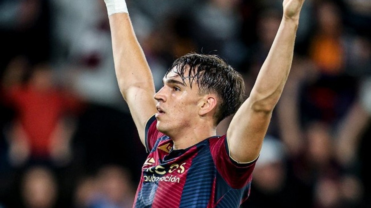 Zyrtare: Real Madridi i lë ‘duarbosh’ klubet angleze, nënshkruan me Carlos Espi