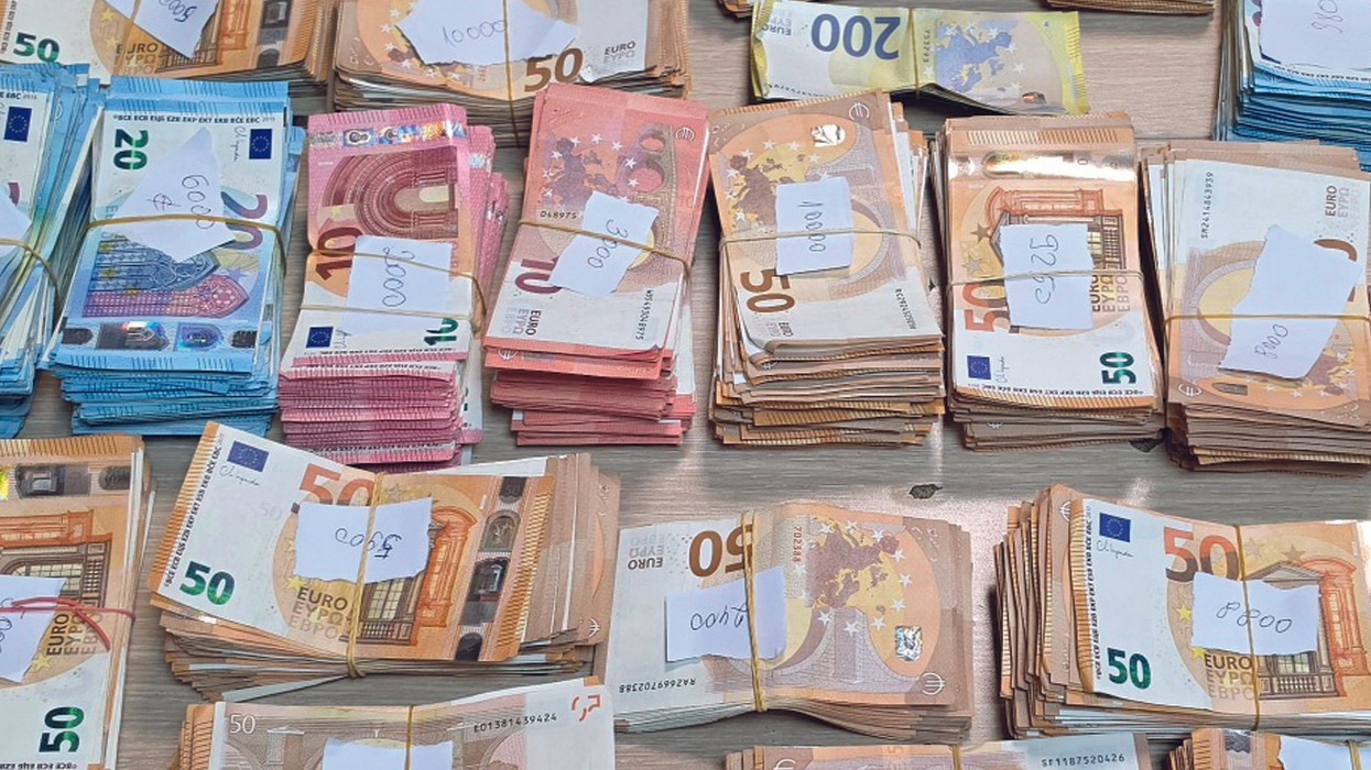 Dogana e Maqedonisë ndalon shtetasin grek me 124 mijë euro, ia konfiskon mbi 64 mijë euro