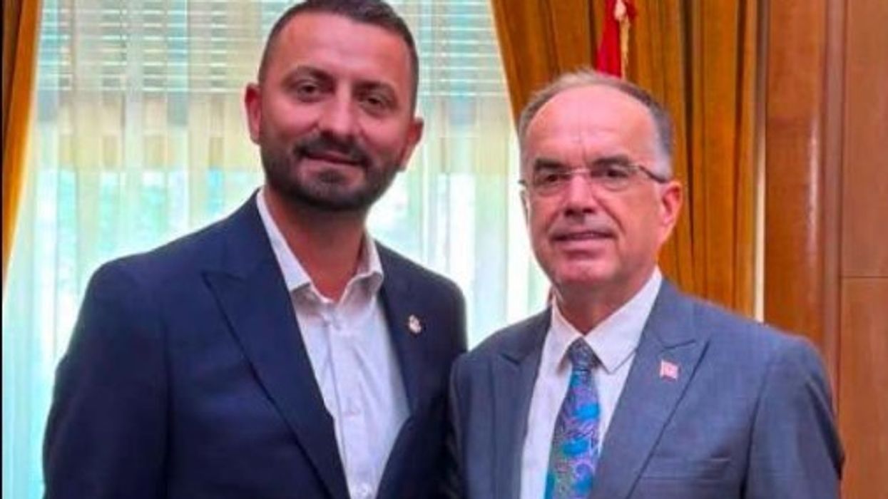 Delegacioni i ‘Albanians for America’ u takua me presidentin Begaj, flasin për diasporën dhe çështjet me interes për kombin shqiptar Delegacioni i ‘Albanians for America’ u takua me presidentin Begaj, flasin për diasporën dhe çështjet me interes për kombin shqiptar