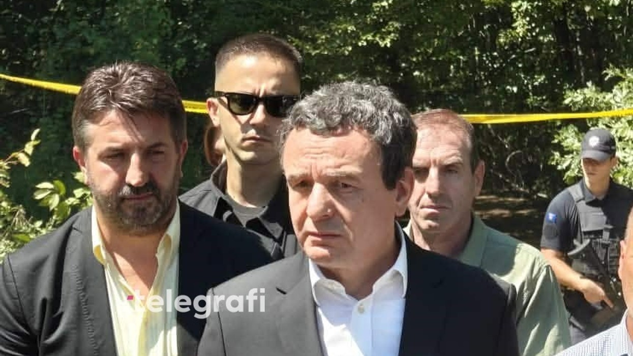 Dyshimet për varrezë masive, Kurti: Gërmimet do të vazhdojnë me muaj, eshtrat e gjetura janë të shpërndara dhe buzë një përroi