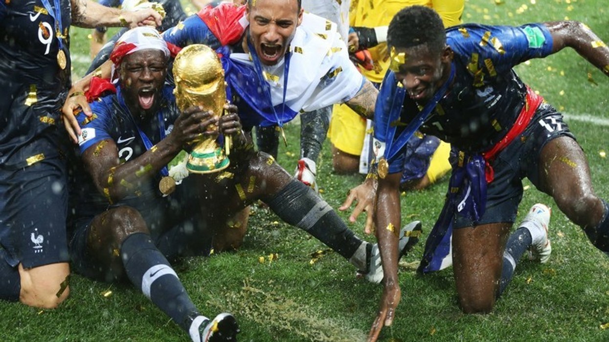 "Mund të bëj çfarë të dua me të", ylli francez shet trofeun e Kupës së Botës